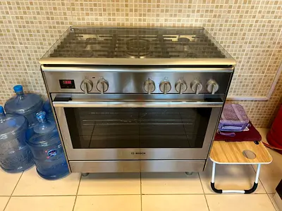 New Bosch 8 series 5 burner top gas with electric oven