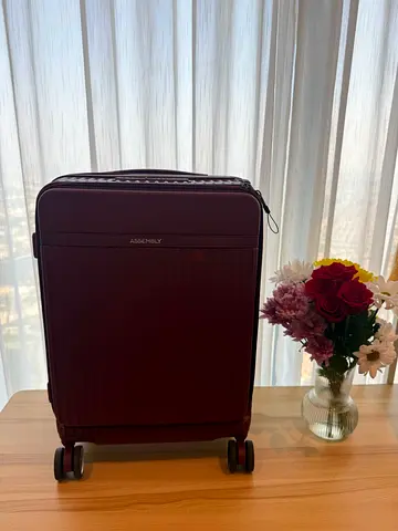 Assembly Hard-Sided Polycarbonate Luggage