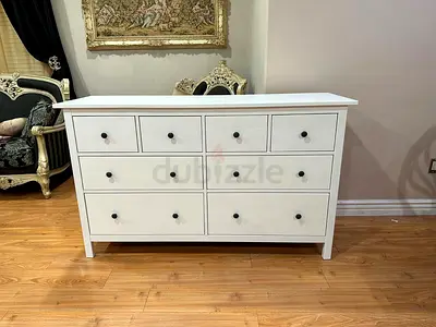Stylish White Dresser with 8 Drawers for Storage