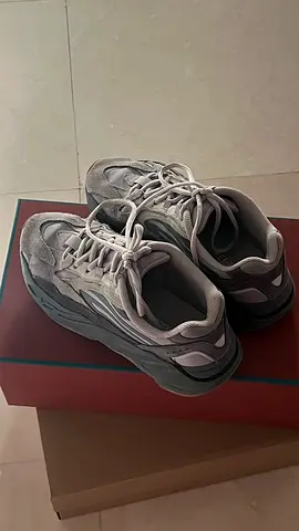 adidasYeezy Boost 700 V2 Tephra