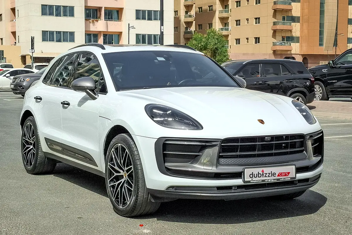 Porsche Macan 2023 — photo 1 of 15