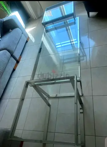 Sleek Glass Nesting Tables Set - Modern
Elegance for Your Living Space