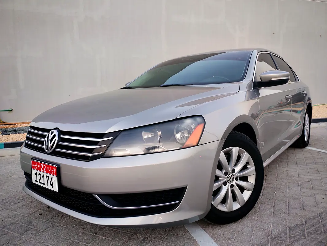 Volkswagen Passat 2014 — photo 1 of 19