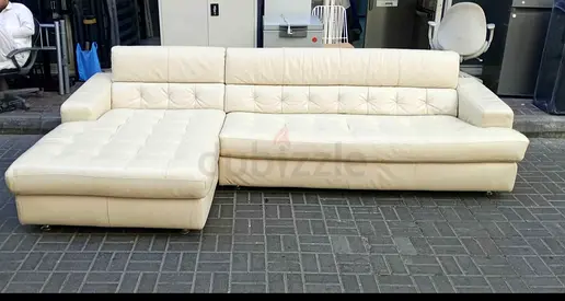 Im selling leather sofa