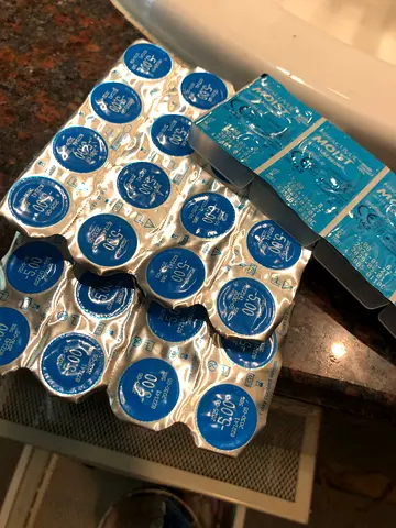 Contact lenses -5.00