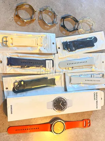Samsung Galaxy Watch Active 4 - Sleek and Stylish Smartwatch