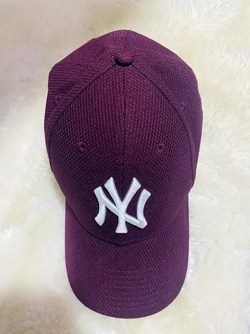New Era - Stylish Burgundy Cap