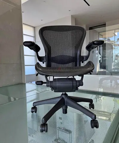 Herman miller Aeron size B fully loaded