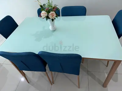 dining table set (6 chairs) – almost new