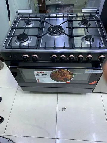 Toshiba  90x60cm 5burner gass cooking range neat and clean