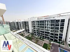 Pool View/Beach Access/Ready to move in