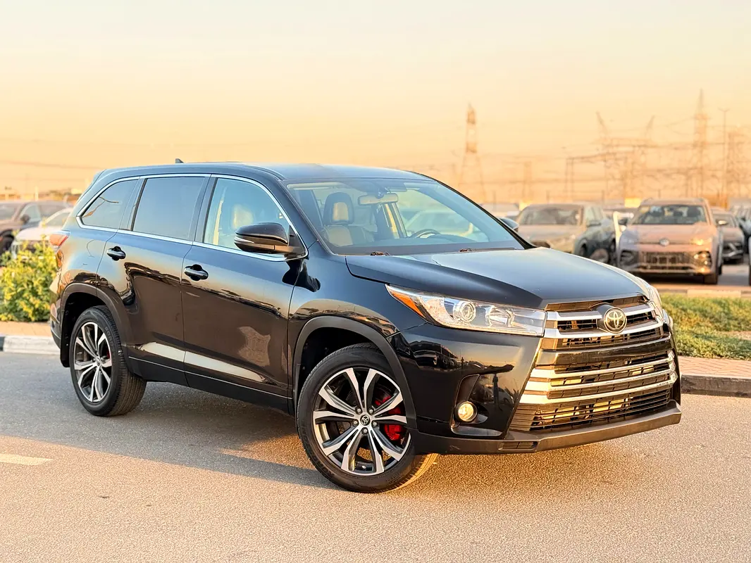 Toyota Highlander 2017 — photo 1 of 6