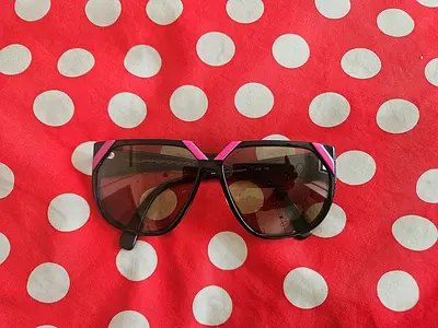 Stylish Pink Trim Sunglasses