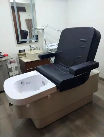 URGENT SALE: Professional Pedicure Spa Chair – Excellent Condition!