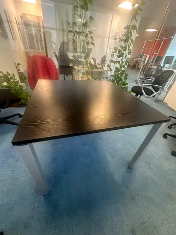 Modern Office Desk with Sleek Design