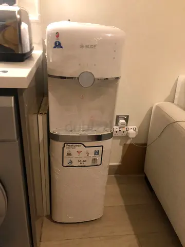 Bottom load water dispenser