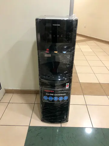 Bottom load water dispenser