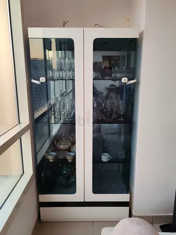 Stylish Modern Display Cabinet - Perfect for Your Home