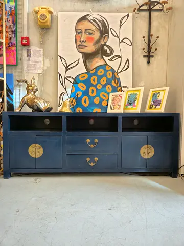 Oriental Tv console