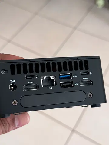 Compact desktop computer