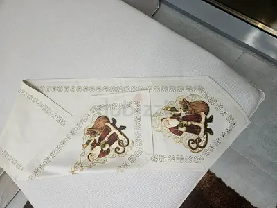 Elegant Christmas Table Runner – Long
Beautiful festive design, perfect for decorating your table th