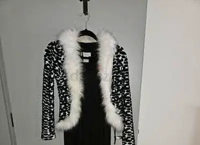 🧥 Black  White Jacket with White Fur – Made in Turkey
 Price: 60 AED
 Size: Fits Medium
 Loc