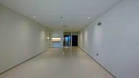 Spacious Layout / Vacant / Good Location /