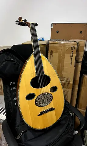 للبيع عود احترافي مستعمل خارق النضافة صناعة Amr azooz