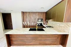 Top Floor | Directly on Metro | Tenanted