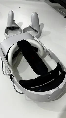 Meta Quest 2 128GB + Battery Strap (Built-In Pack) – Excellent Condition