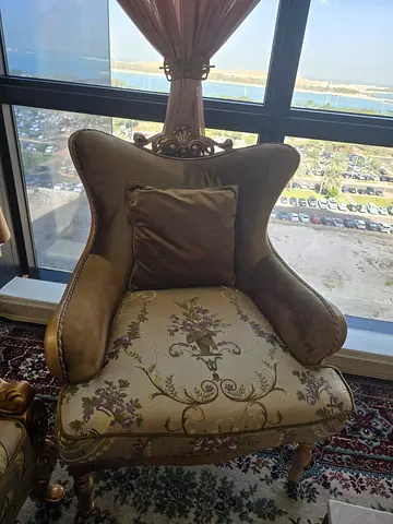 Elegant Vintage Armchair with Floral Design