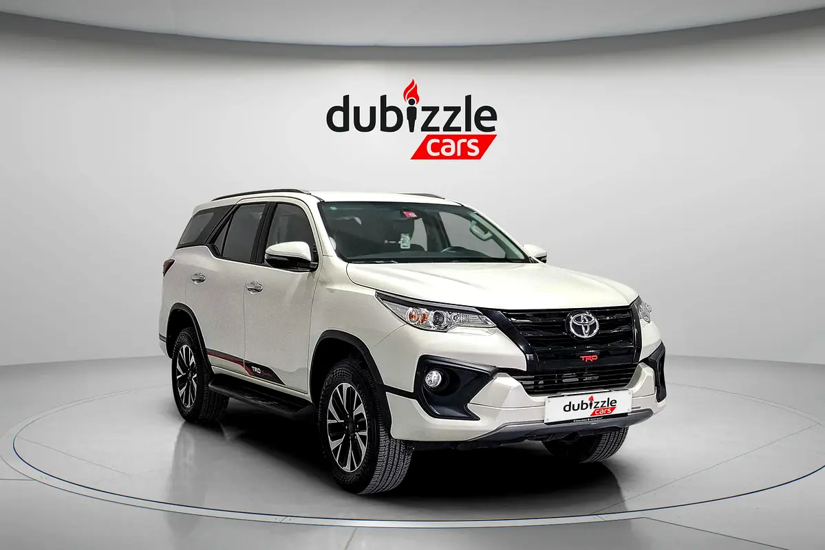 Toyota Fortuner 2018 — photo 1 of 13