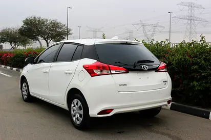 2019 Toyota YARIS — миниатюра 7