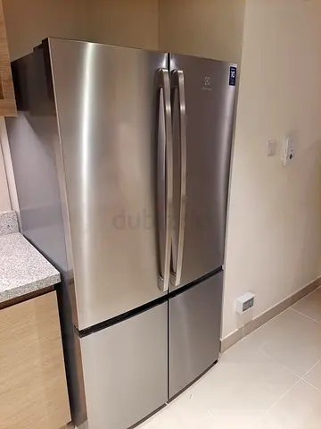 Electricolux french door fridge side by side bottom freezer digital neat and clean.