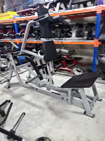 Hammer Strength V squat
