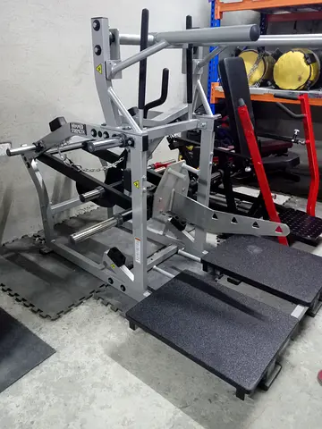 Hammer Strength belt squat