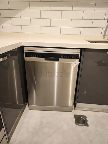 SIEMENS IQ500 Dishwasher three raks almost New Condition