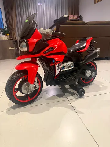 Selling kids electric scooter 100 AED final