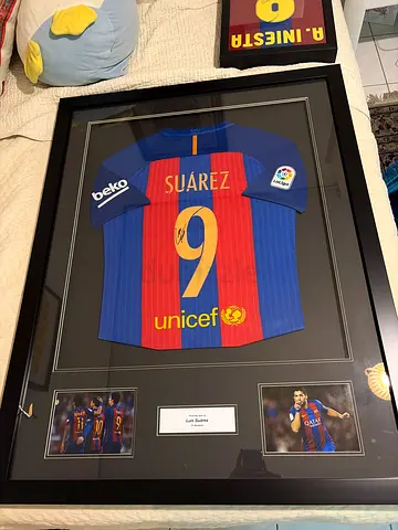 Framed Luis Suárez Barcelona Jersey
