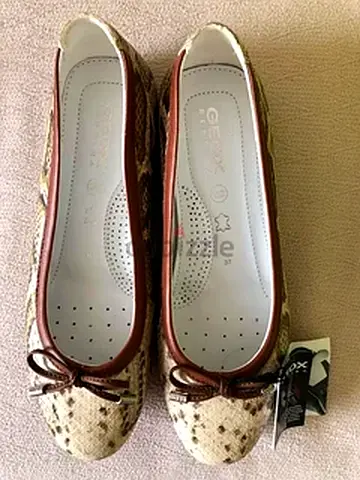 Stylish Floral Flat Shoes f(brand Geox)