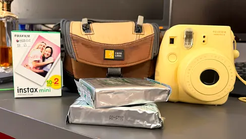 Fujifilm Instax Mini 8 + Film + Bag – Excellent Condition