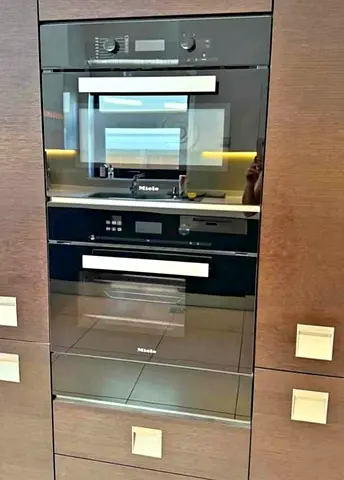 Miele Built-in Microwave and Oven 60by60 cm Size
Almost New Condition
Perfect working Condition
Not