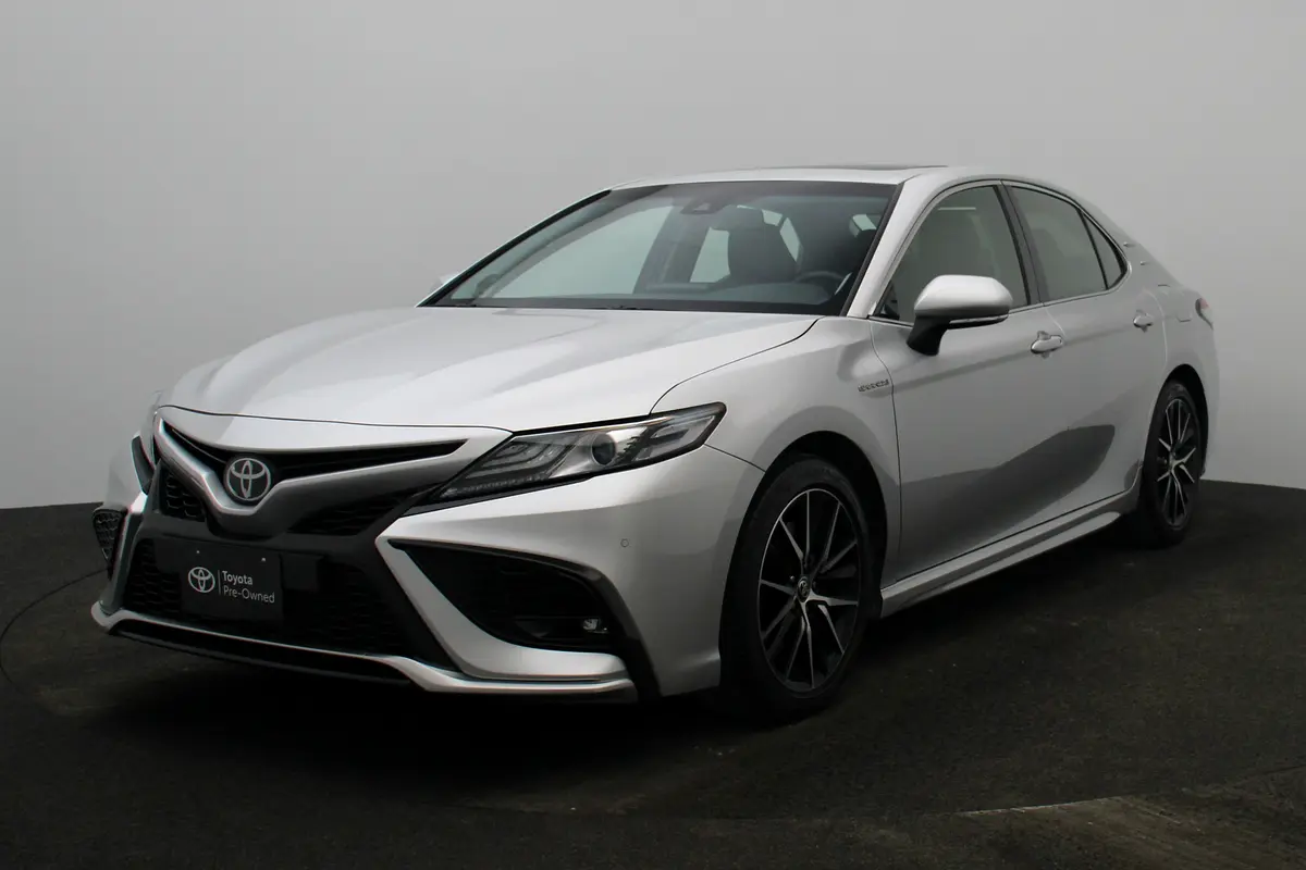 Toyota Camry 2024 — photo 1 of 19