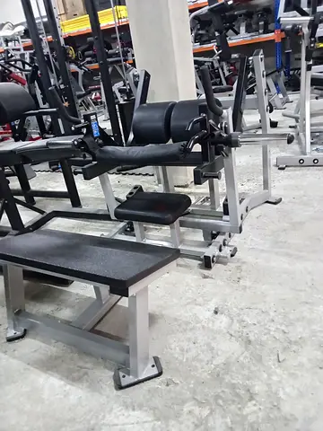 HAMMER STRENGTH glute drive