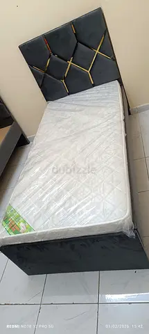 Single 90x190 size bed including madical mattres brand new available
