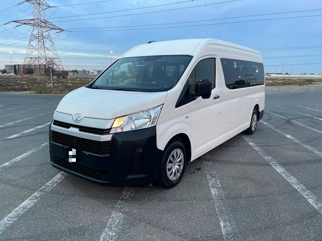 Toyota Hiace 2021 — photo 1 of 12