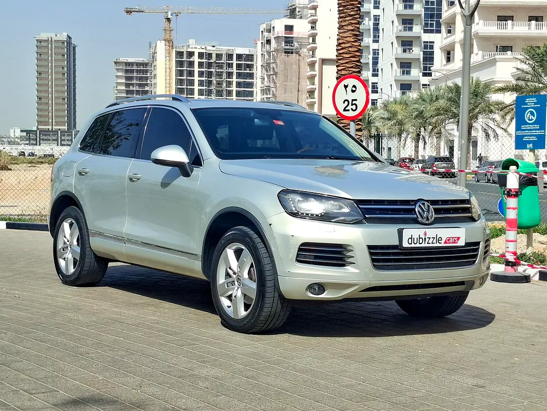 Volkswagen Touareg 2015 — photo 1 of 14