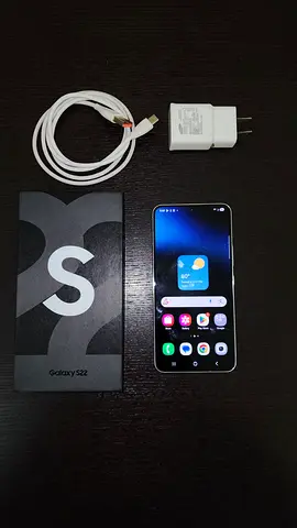 SAMSUNG GALAXY S22 WITH CHARGER 8GB RAM 256GB STORAGE CONDITION 10/9 FULLY GENIUNE