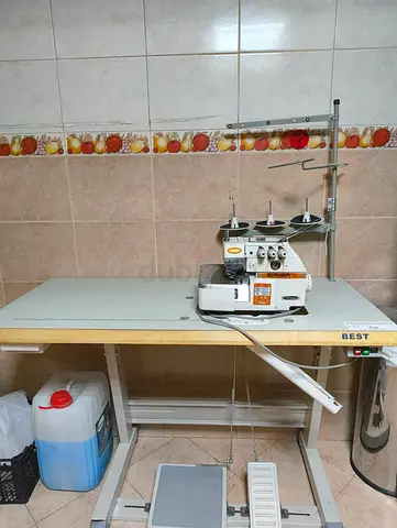 Reliable Overlocker Sewing Machine with Table