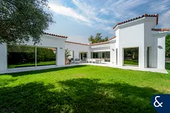 Unique Bungalow | Huge Plot | Top Location